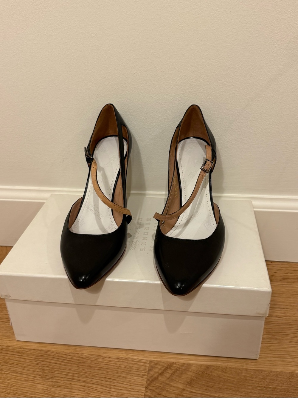 Maison Margiela Black Leather Cutout Pumps with Signature White Stitch EU 36
